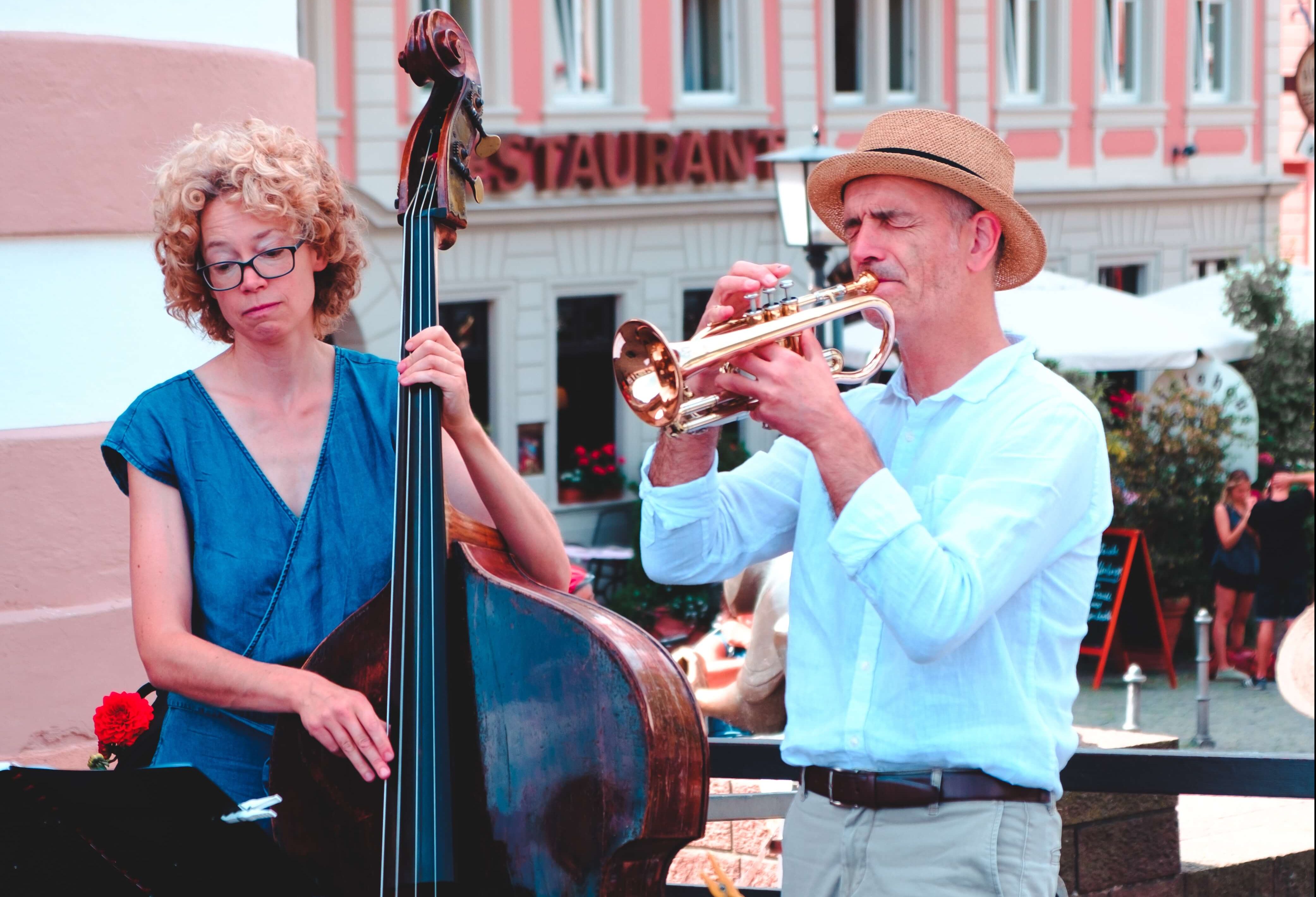 Woman playing a double bass and a man playing a trumpet