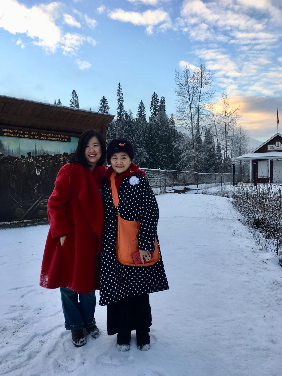 Lynn Li and her mother in 2018.